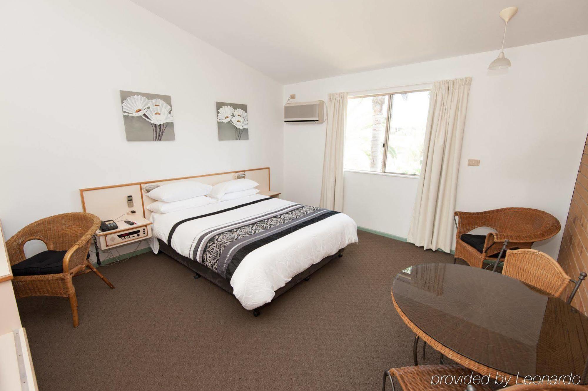Wild Scotsman Motor Inn Gin Gin Qld 外观 照片